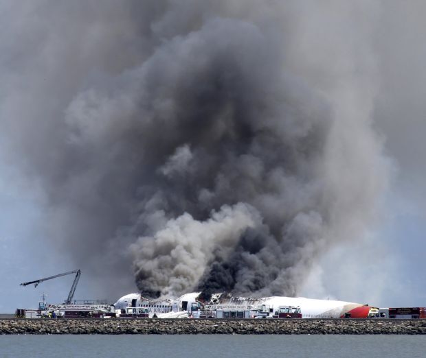 Airliner crashes in San Francisco